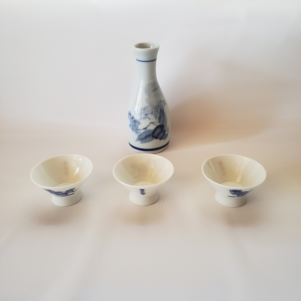 3 Kiku-Masamune cups Flowers Made In Japan w/beautiful Japanese Sake bottle.
